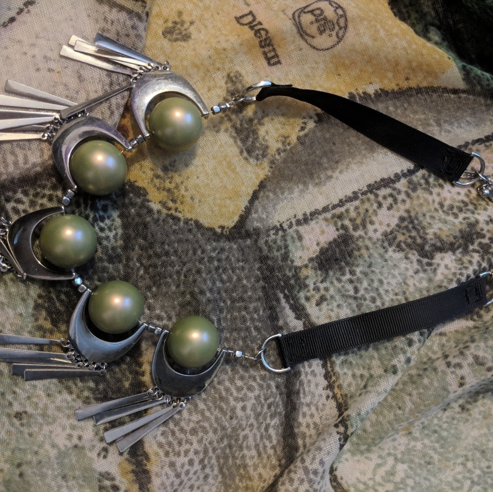 Green iridescent & silver necklace